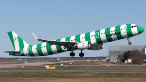 Photo of D-AIAC - Airbus A321-211 operated by Condor