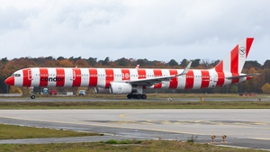 Photo of D-ABOM - Boeing 757-330 operated by Condor