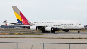 Photo of HL7635 - Airbus A380-841 operated by Asiana Airlines