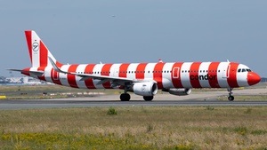 Photo of D-AIAA - Airbus A321-211 operated by Condor