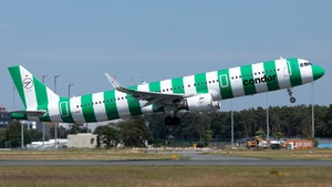 Photo of D-AIAC - Airbus A321-211 operated by Condor