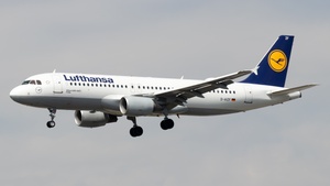 Photo of D-AIZF - Airbus A320-214 operated by Lufthansa