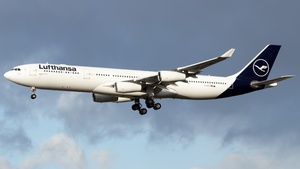 Photo of D-AIFE - Airbus A340-313 operated by Lufthansa