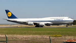 Photo of D-ABYT - Boeing 747-830 operated by Lufthansa