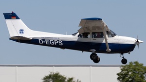 Photo of D-EGPS - Cessna 172S Skyhawk SP operated by Motorfluggemeinschaft Speyer