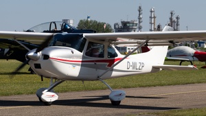 Photo of D-MLZP - AirLony Skylane operated by Private