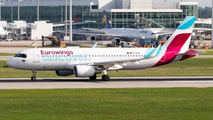 Photo of D-AIUW - Airbus A320-214 operated by Eurowings Discover