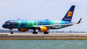Photo of TF-FIU - Boeing 757-256 operated by Icelandair