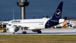Photo of D-AIZA - Airbus A320-214 operated by Lufthansa