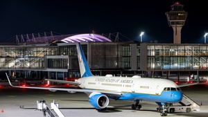 Photo of 99-0003 - Boeing C-32A operated by US Air Force