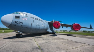 Photo of 87-0025 - McDonnell Douglas YC-17A Globemaster III operated by US Air Force