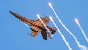 Photo of HN-425 - McDonnell Douglas F/A-18C Hornet operated by Finnish Air Force