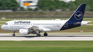 Photo of D-AIBL - Airbus A319-112 operated by Lufthansa CityLine