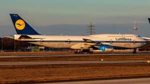 Photo of D-ABYT - Boeing 747-830 operated by Lufthansa