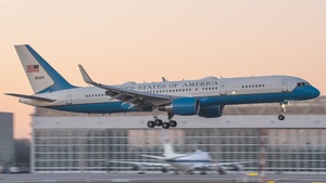 Photo of 98-0002 - Boeing C-32A operated by US Air Force