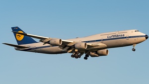 Photo of D-ABYT - Boeing 747-830 operated by Lufthansa