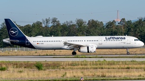 Photo of D-AISQ - Airbus A321-231 operated by Lufthansa