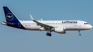 Photo of D-AIWI - Airbus A320-214 operated by Lufthansa