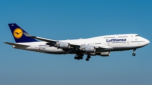 Photo of D-ABVU - Boeing 747-430 operated by Lufthansa