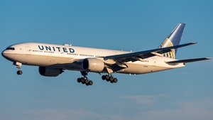 Photo of N221UA - Boeing 777-222(ER) operated by United Airlines