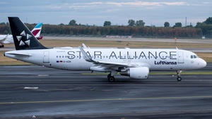 Photo of D-AIZN - Airbus A320-214 operated by Lufthansa