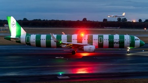 Photo of D-AIAG - Airbus A321-211 operated by Condor