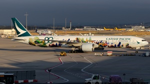 Photo of B-KQU - Boeing 777-367(ER) operated by Cathay Pacific Airways