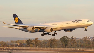 Photo of D-AIHZ - Airbus A340-642 operated by Lufthansa