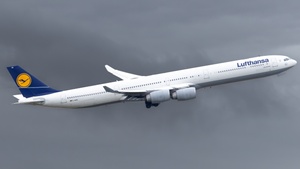 Photo of D-AIHW - Airbus A340-642 operated by Lufthansa