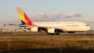 Photo of HL7640 - Airbus A380-841 operated by Asiana Airlines