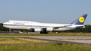 Photo of D-ABYT - Boeing 747-830 operated by Lufthansa