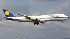 Photo of D-ABYT - Boeing 747-830 operated by Lufthansa