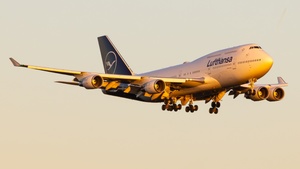 Photo of D-ABVZ - Boeing 747-430 operated by Lufthansa