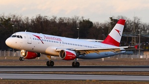 Photo of OE-LBW - Airbus A320-214 operated by Austrian Airlines