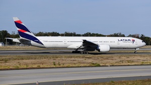 Photo of PT-MUD - Boeing 777-32W(ER) operated by LATAM Airlines Brasil