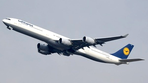 Photo of D-AIHP - Airbus A340-642 operated by Lufthansa