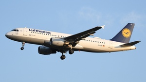 Photo of D-AIZF - Airbus A320-214 operated by Lufthansa