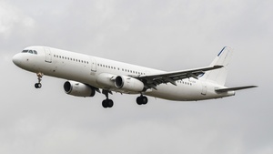 Photo of YL-LCV - Airbus A321-231 operated by SmartLynx Airlines
