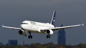 Photo of D-AIDB - Airbus A321-231 operated by Lufthansa