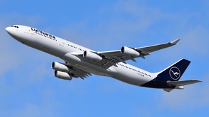 Photo of D-AIFE - Airbus A340-313 operated by Lufthansa