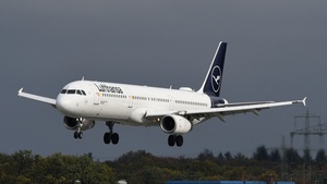 Photo of D-AIDJ - Airbus A321-231 operated by Lufthansa