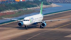 Photo of VN-A585 - Airbus A321-211 operated by Bamboo Airways
