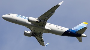 Photo of D-AIUW - Airbus A320-214 operated by Discover Airlines