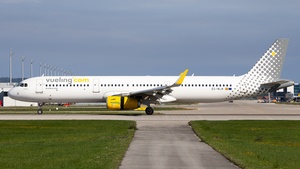 Photo of EC-MLM - Airbus A321-231 operated by Vueling