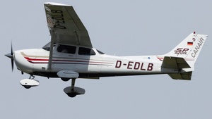 Photo of D-EDLB - Cessna 172S Skyhawk SP operated by Canair