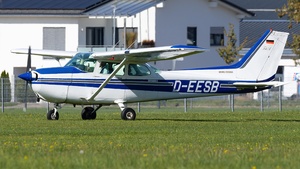 Photo of D-EESB - Cessna 172P Skyhawk II operated by Flugschule Michael Bergmann