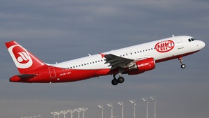 Photo of OE-LEU - Airbus A320-214 operated by Niki