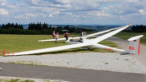 Photo of D-KWKS - Schempp-Hirth Duo Discus XLT operated by Fliegerschule Wasserkuppe