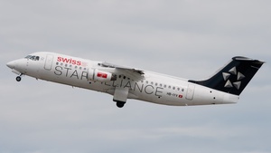 Photo of HB-IYV - British Aerospace Avro RJ100 operated by Swiss International Air Lines