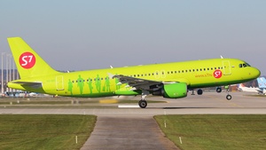 Photo of VQ-BCI - Airbus A320-214 operated by S7 Airlines
